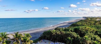 Jupiter Beach Resort – Oceanfront Suite w/ 2 rooms & 2 baths!