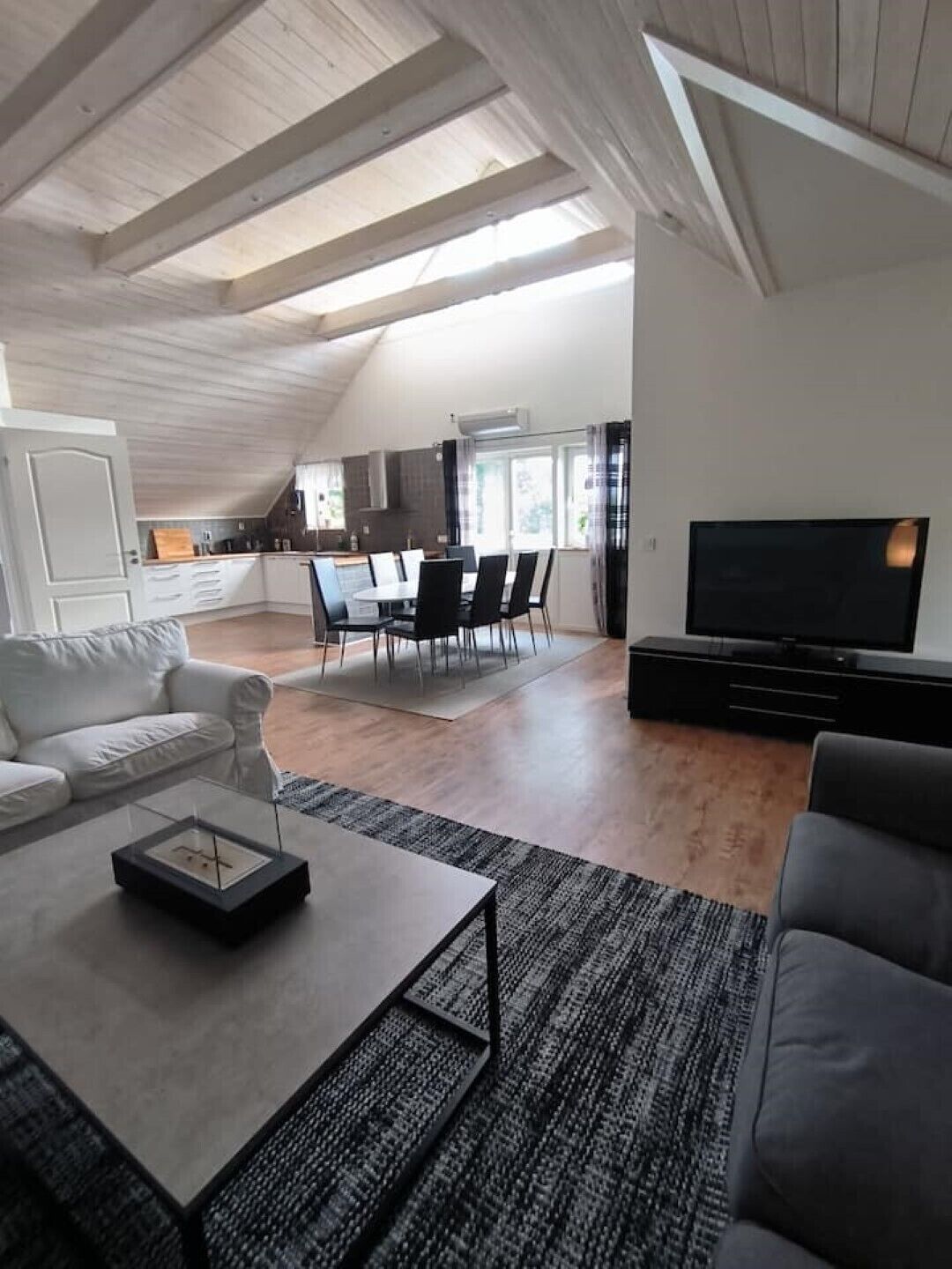 Smart-TV, videospill, DVD-spiller og stereoanlegg