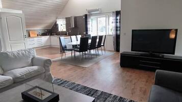 Smart-TV, videospill, DVD-spiller og stereoanlegg