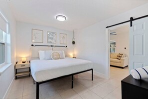 1 bedroom, desk, iron/ironing board, WiFi - Las Olas of Treasure Island No 2 (Treasure Island)