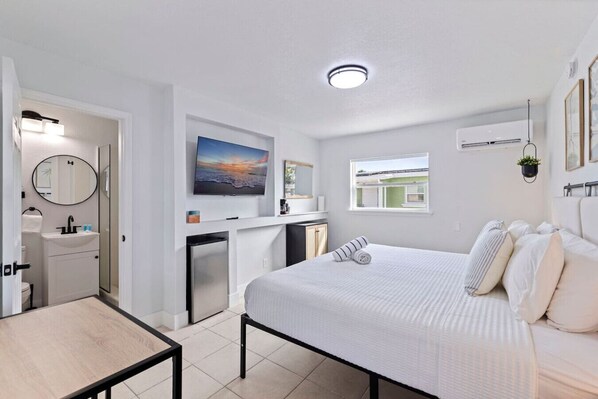 Desk, iron/ironing board, WiFi