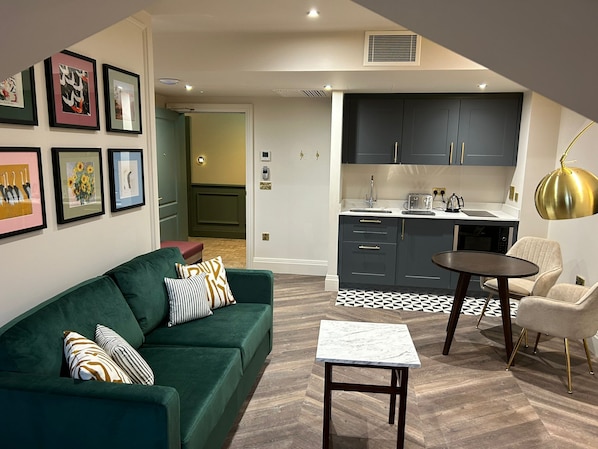 Junior Suite | Egyptian cotton sheets, premium bedding, minibar, desk - TheHillbrookSherborne (Sherborne)