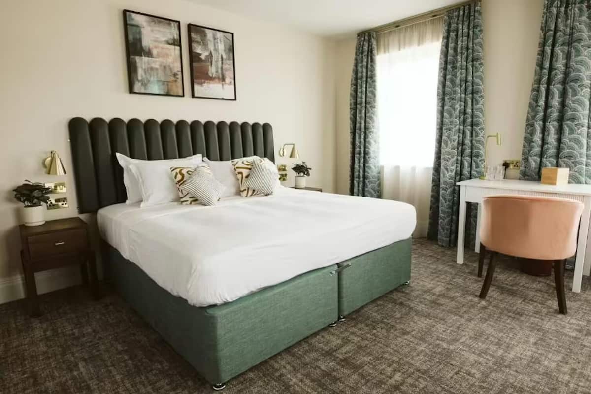 Egyptian cotton sheets, premium bedding, desk, laptop workspace
