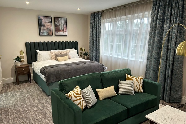 Deluxe Double or Twin Room | Egyptian cotton sheets, premium bedding, minibar, desk