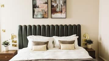 Deluxe Double or Twin Room | Egyptian cotton sheets, premium bedding, desk, laptop workspace