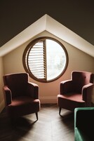 小型套房 | 埃及棉床单、高档床上用品、迷你吧、办公桌