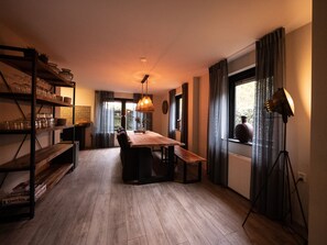 Dining - Villa BOSgeluk, Wellness en Rust op de Veluwe. 10 personen. (Putten)