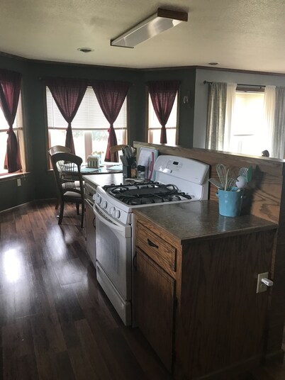 Rose Cottage family home - year round - ADA friendly

