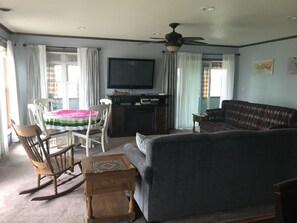 Smart TV, fireplace, DVD player, books - Rose Cottage family home - year round - ADA friendly
(Cape Vincent)