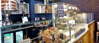 Pass the Keys | Belmont Bolthole 2 Bed Bars and Eateries Abound