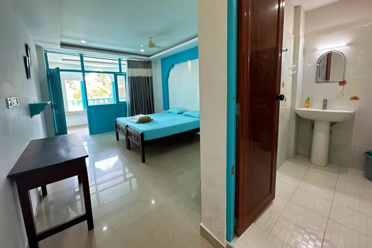 AC Deluxe Double Room with Balcony | Soundproofing, WiFi (free)