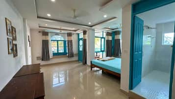 AC Superior Double Room with Balcony and Sea View | Soundproofing, free WiFi