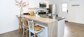 Newly-remodeled cozy condo, downtown Manhattan, MT!