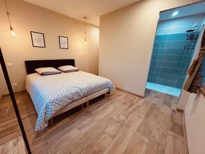 4 soverom, strykejern/-brett, reiseseng for barn og wi-fi (inkludert)