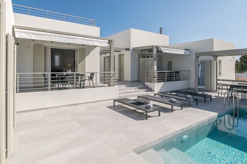 Thiopetra Villa Pumise