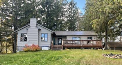Private, Pet Friendly Lakefront Cabin
