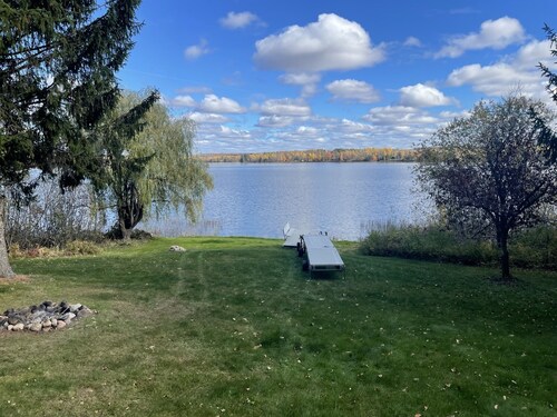 Private, Pet Friendly Lakefront Cabin 