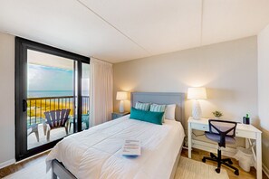 3 bedrooms, iron/ironing board, Internet, bed sheets - Beachfront condo with wrap-around balcony, modern interior, pools, & gym (Ocean City)