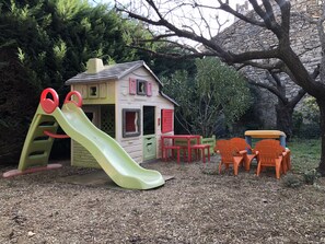 Children's area - 4 Bedroom Private vacation home in Laudun-l'Ardoise (Laudun-l'Ardoise)