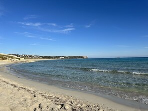 In Strandnähe, Liegestühle, Strandtücher