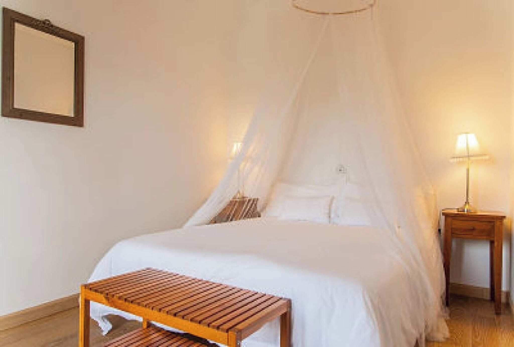 6 bedrooms, WiFi, bed sheets