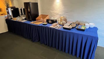 Daily continental breakfast (EUR 10 per person)