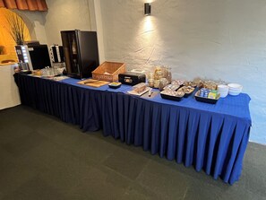 Petit déjeuner continental (10 EUR par personne)