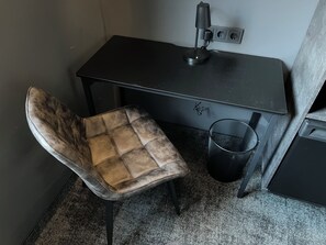 Desk, laptop workspace, soundproofing, free WiFi