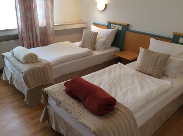 Basic Double or Twin Room | Desk, laptop workspace, soundproofing, free WiFi