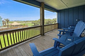 Terrace/patio - 3BR Home Boat Parking and Near Beach (Rockport)