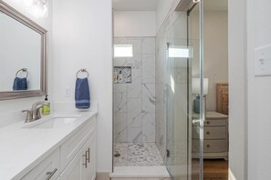 Shower, hair dryer, towels