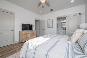 3 Schlafzimmer, Schreibtisch, Bügeleisen/Bügelbrett, kostenloses WLAN