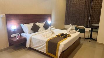 Phòng Deluxe | Bộ trải giường bằng vải cotton Ai Cập, bộ đồ giường cao cấp