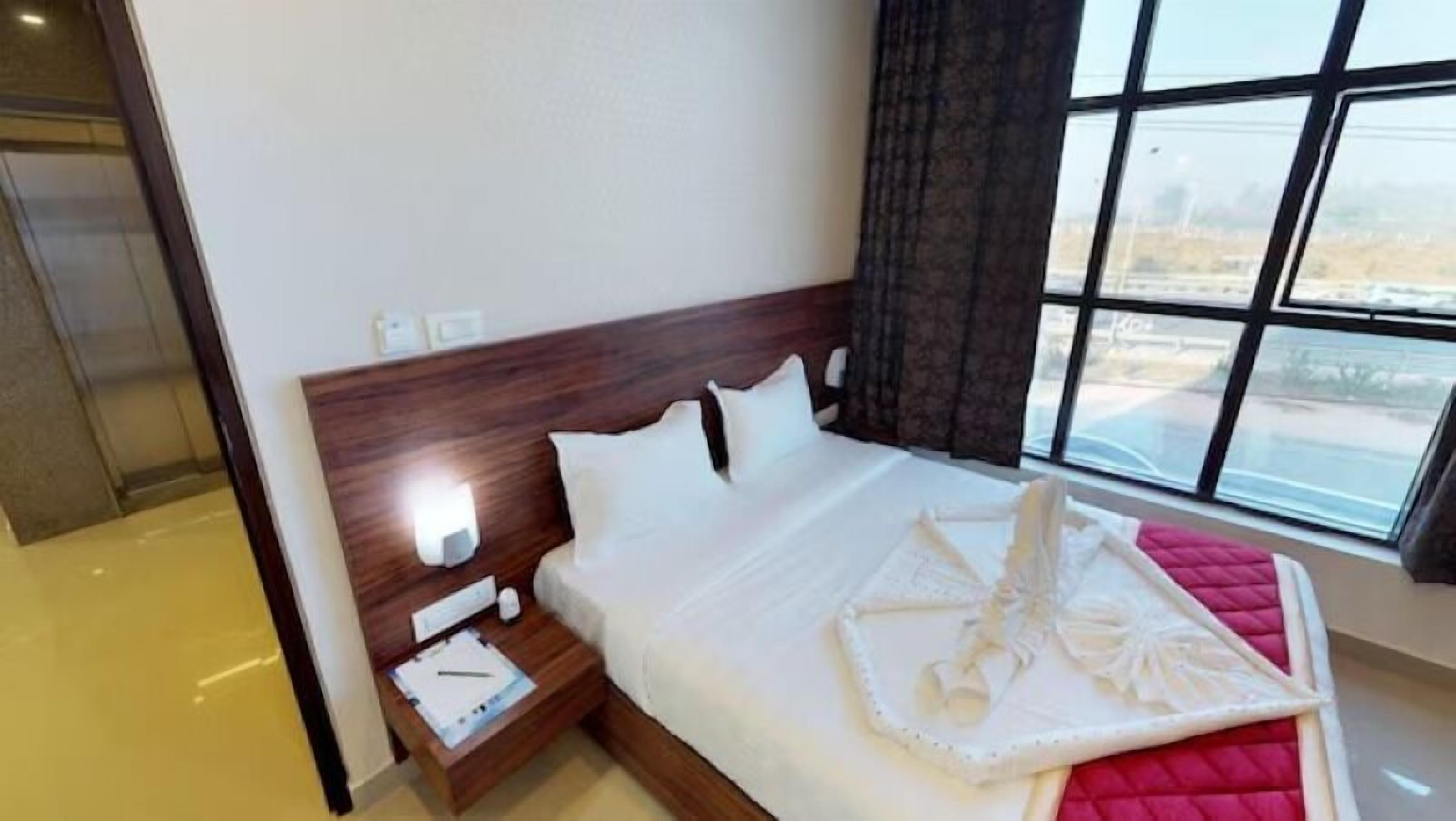 Executive Double or Twin Room | Egyptian cotton sheets, premium bedding, down duvets, laptop workspace