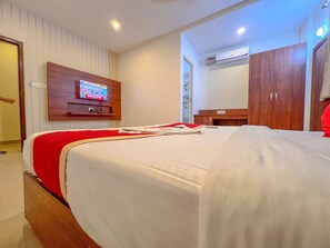 Egyptian cotton sheets, premium bedding, down duvets, laptop workspace - Aero Hotel Near Bangalore International Airport (Bengaluru)