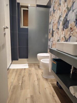Shower, hair dryer, bidet, towels - Nali Guest House (Ercolano)