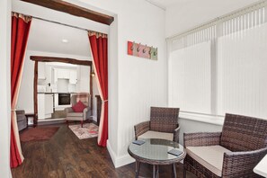 Smart TV, fireplace, DVD player