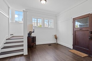 Interior - Cozy Cottage in B'ham - 4bd 3ba - 2 Miles to downtown, near Avondale, Homewood (Birmingham)