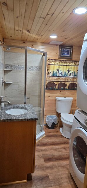 Shower, hair dryer, towels, toilet paper - Cozy cabin located in Brasher Falls, NY. Pet friendly! (Brasher Falls)