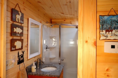 Cozy cabin located in Brasher Falls, NY. Pet friendly!