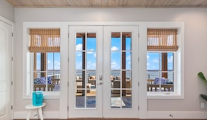 Interior - 5-star Grand Lake Waterfront w/Panoramic Views: 1 FREE 1-day jet ski rental (Langley)