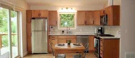 雪櫃、微波爐、焗爐、爐具