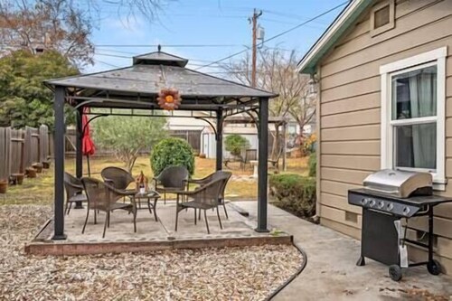 Vino en Pino-Just 2 blocks to Downtown Paso!