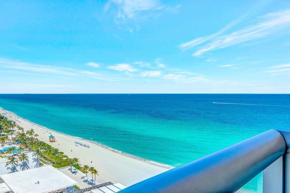 Una spiaggia nelle vicinanze