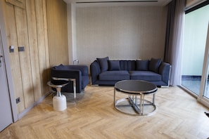 Grand Room | Living area | Flat-screen TV, Netflix, streaming services - Mateo Hotel (Istanbul)