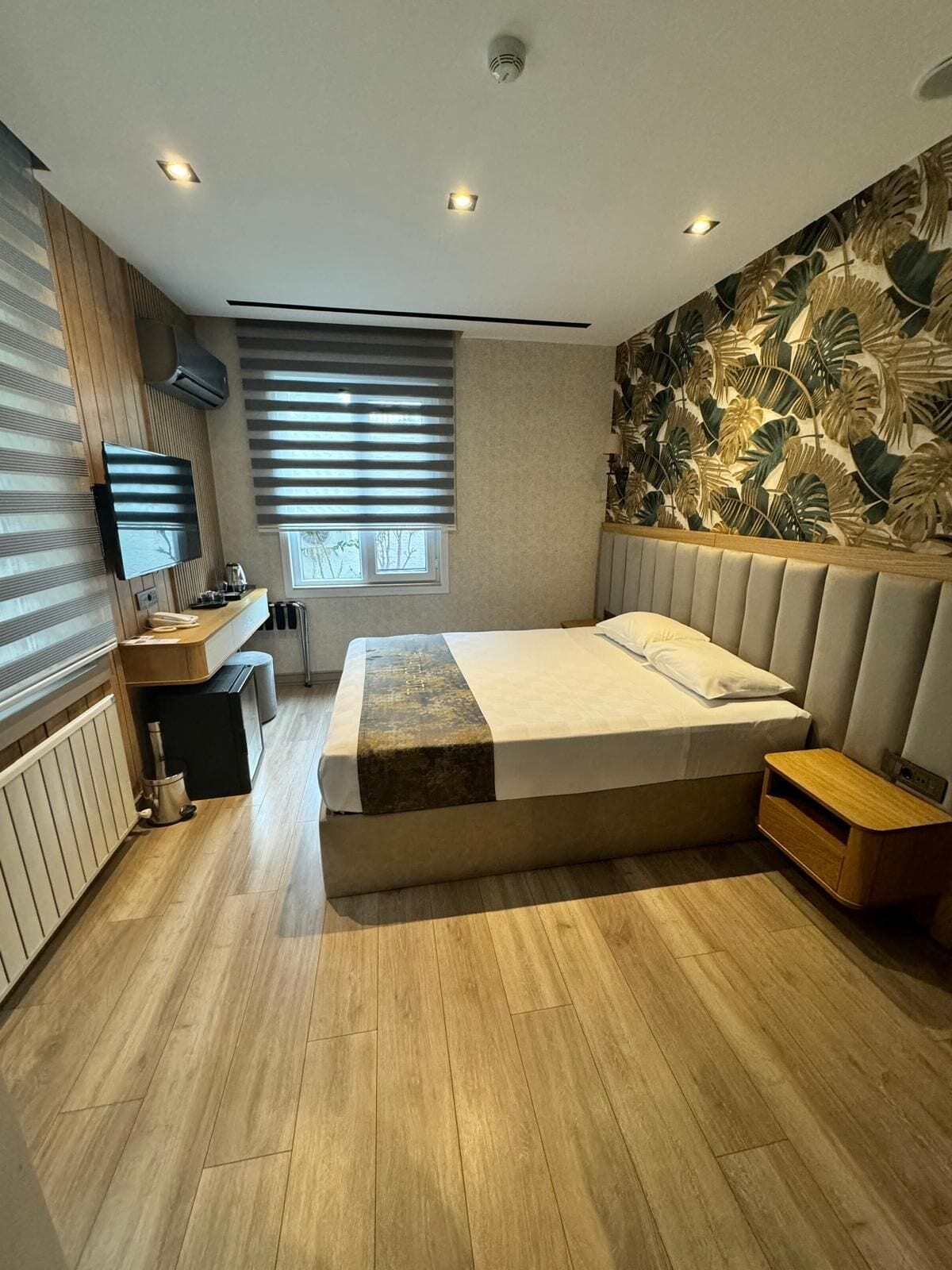 Standard-huone | Ylelliset vuodevaatteet, minibaari, tallelokero huoneessa, äänieristys