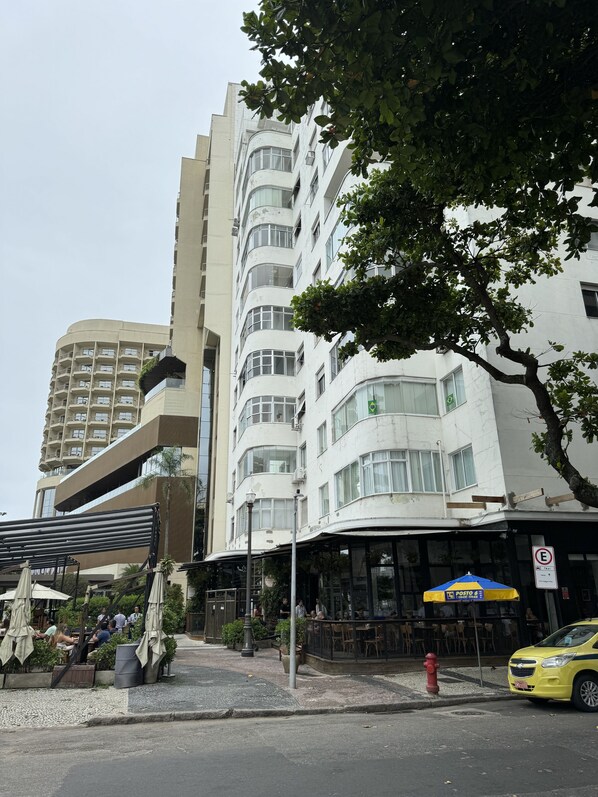 Exterior - Your vacation home in Rio de Janeiro. Well equipped apt 1 block from the beach. (Copacabana Rio de Janeiro)