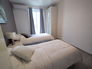 Double or Twin Room | Free WiFi - San Pawl Lodge (St. Paul's Bay)