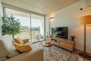 デラックス アパートメント ガーデンビュー | リビング エリア | テレビ