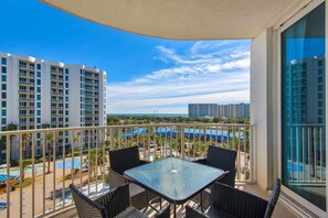 Outdoor dining - 5 minutes to water park! Family sized condo at a fun filled resort. (Destin)